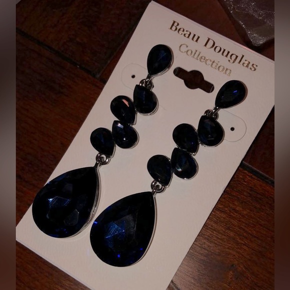 Ellie Wilde Prom Dress - Picture 4 of 7